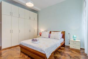 Diocletians Corner, Three Bedroom Apartment