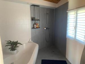Villas maison en bois au bord de l-Herault : photos des chambres