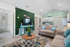 Family Friendly Beach Haus Community Pool - Lamar