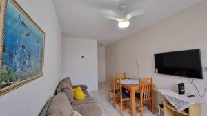 Relaxe na praia da Vila Guilhermina com 2 dorm na Praia Grande