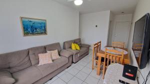 Relaxe na praia da Vila Guilhermina com 2 dorm na Praia Grande