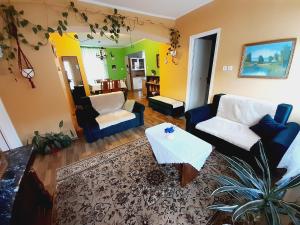 Livi Apartman merevfalú kerti medencével