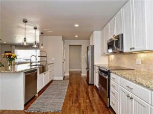 Private Pool & Hot Tub! Charming Hill Country Home Minutes to WineriesShops!