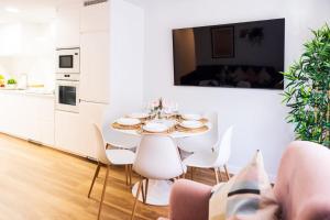 Nuevo apartamento entre 2 playas con garaje, terraza, wifi