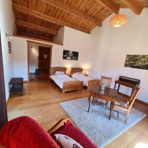 Hotels Lodge LES JARDINS D-ESPALADOUS : photos des chambres