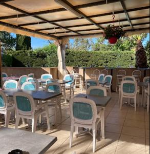 MOBIL HOME GLAMPING CONFORT DUN HOTEL SANS LES CONTRAINTES PISCINE PROMOTION SEPTEMBRE 3 CHAMBRES - 2 SdB -climatisé - 300m de la mer - piscine - parking -