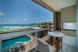 A13 - APARTAMENTO BEIRA MAR NA PRAIA DE BOMBAS 02 SUÍTES