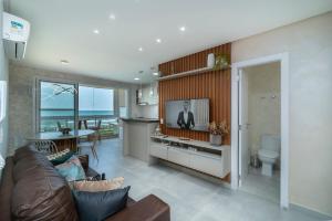 A13 - APARTAMENTO BEIRA MAR NA PRAIA DE BOMBAS 02 SUĆTES