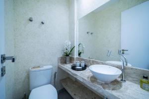 A13 - APARTAMENTO BEIRA MAR NA PRAIA DE BOMBAS 02 SUĆTES