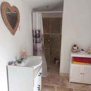 Sejours a la campagne cabanon provencal en pierre : photos des chambres