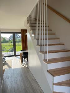 Nadmorska Otulina - Nowoczesne dwupoziomowe domki nad morzem z dużym ogrodem