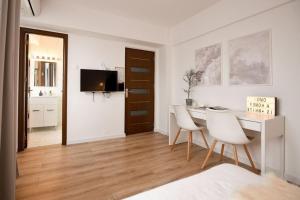 White Heaven - Stylish 9th-Floor Apartment with City Views