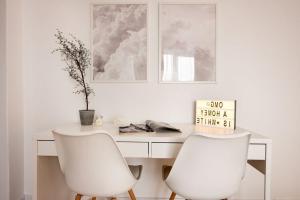 White Heaven - Stylish 9th-Floor Apartment with City Views