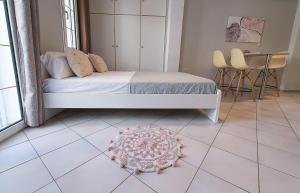 Prime location, near lions square