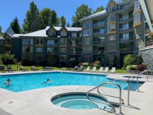 Cascade Lodge Whistler with brand new heat & air conditioning pump, front desk check in services, ski valet service, bike storage room, boot & glove dryer, 2 hot tubs, year round heated swimming pool, gym, sauna, change rooms & showers, WIFI & cable TV