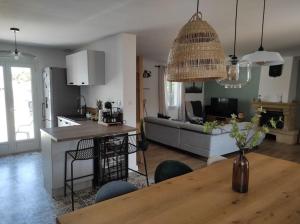 Maisons de vacances Magnifique maison avec piscine : photos des chambres