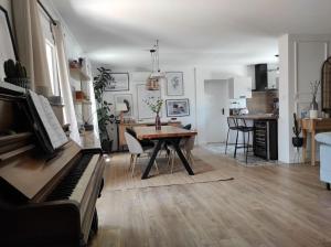 Maisons de vacances Magnifique maison avec piscine : photos des chambres