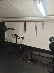 IaM 3 Zimmer 90 qm 7 betten Küche Badezimmer kraftraum 44 u