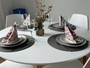 Ydinkeskustan uusi kahden makuuhuoneen huoneisto, sauna ja 2 wc