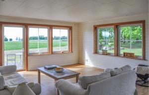 2 Bedroom Lovely Home In Kristinehamn