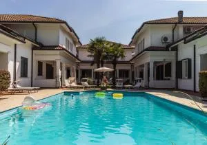 Villa Petrone - Luxury Home tra Bologna e Modena - Wi-Fi, Biliardo, Jacuzzi e piscina - San Felice sul Panaro