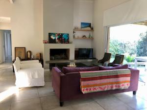 Moderna y cálida casa en el Bosque Peralta Ramos para relajarse y disfrutar de la Naturaleza en Mar del Plata