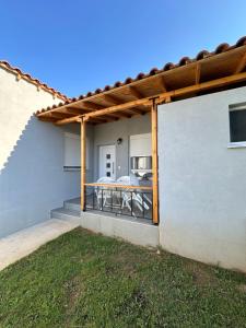 Seashore house Makri