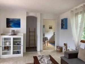 Apartments by the sea Maslinica, Solta - 772