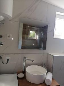 Apartments with parking spaces Konjevrate, Krka - 23231