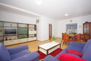 Apartments with parking space Pirovac, Sibenik - 23330