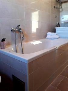 Apartments with parking space Pirovac, Sibenik - 23330