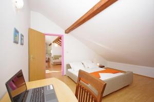 Apartments with parking space Pirovac, Sibenik - 23330