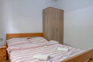 Apartments by the sea Vir - 23334