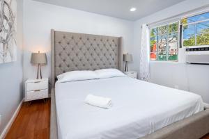 Deluxe Modern 2BR Apt in Prime Location