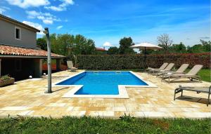 Three-Bedroom Holiday Home In Katun