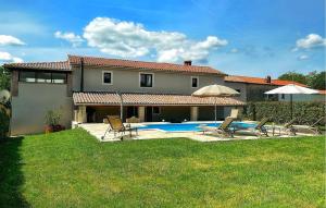 Three-Bedroom Holiday Home In Katun