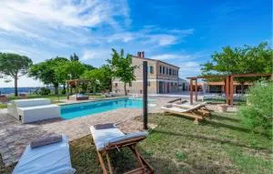 4 Bedroom Beautiful Home In Senigallia - Staffolo