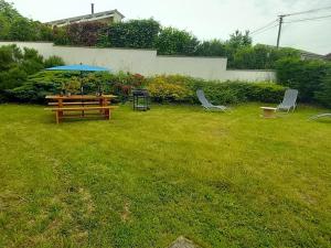 Maisons de vacances Gite 80m² avec jardin privatif, garage pour motos, a proximite des sentiers de randonnee et circuits VTT. - FR-1-496-319 : Maison de Vacances