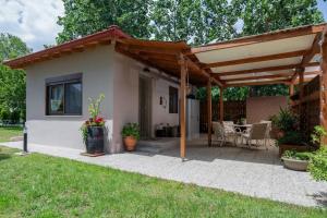 Nerium - Golden Fig Sykia lodge