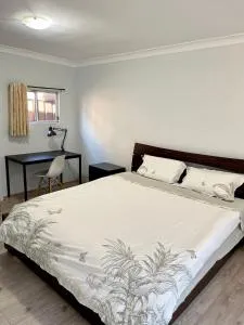 Spacious King Size Private Room Pet Friendly - Epping
