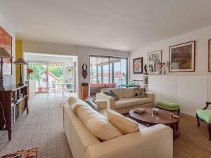 Appartements Appartement moderne en centre-ville avec balcon et parking a 400m de la plage - FR-1-4-693 : photos des chambres