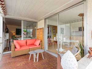 Appartements Appartement moderne en centre-ville avec balcon et parking a 400m de la plage - FR-1-4-693 : photos des chambres