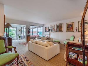 Appartements Appartement moderne en centre-ville avec balcon et parking a 400m de la plage - FR-1-4-693 : photos des chambres