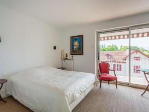 Appartements Appartement moderne en centre-ville avec balcon et parking a 400m de la plage - FR-1-4-693 : photos des chambres