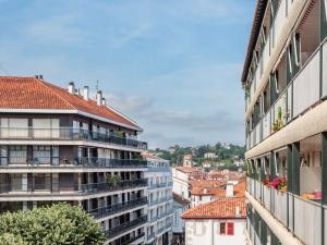 Appartements Appartement moderne en centre-ville avec balcon et parking a 400m de la plage - FR-1-4-693 : photos des chambres