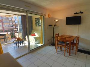 Spacieux T2 avec terrasse et vue sur mer - FR-1-472A-307
