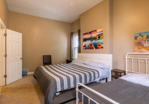 Spacious Row Home next Transit near Downtown w Parking