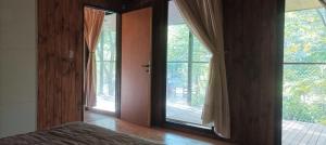 Casita en el río, Mayu Sumaj