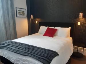 Central Style on Liverpool 2 bed