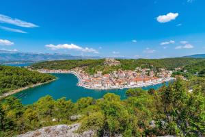 Sea & Mountain View By Apartment Brane